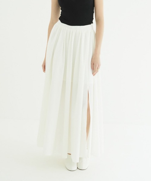 CLANE(クラネ)の「SLIT FLARE SKIRT(スカート・レディース・ホワイト/ベージュ/ブラック・1/0/2)」の2枚目の写真