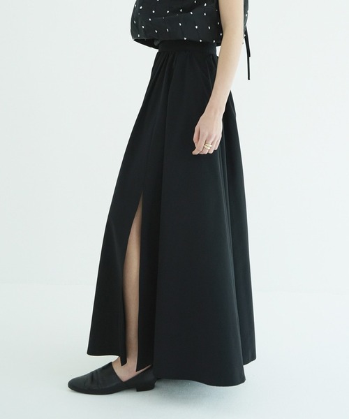 CLANE(クラネ)の「SLIT FLARE SKIRT(スカート・レディース・ホワイト/ベージュ/ブラック・1/0/2)」の1枚目の写真
