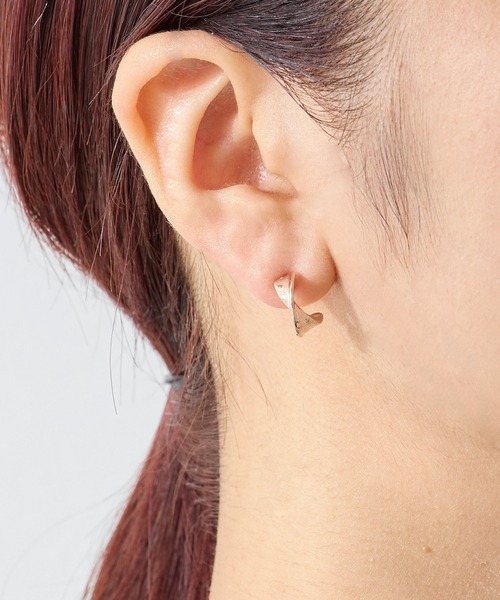 CALIN STANDARD(カリンスタンダード)の「◆金属アレルギー対応◆◆made in japan◆ 【高品質ポスト】【純金・純銀厚メッキ】ツイストシャイン ジルコニアセラミックポストピアス(ピアス(両耳用)・レディース・ゴールド/ピンクゴールド/シルバー・FREE)」の3枚目の写真