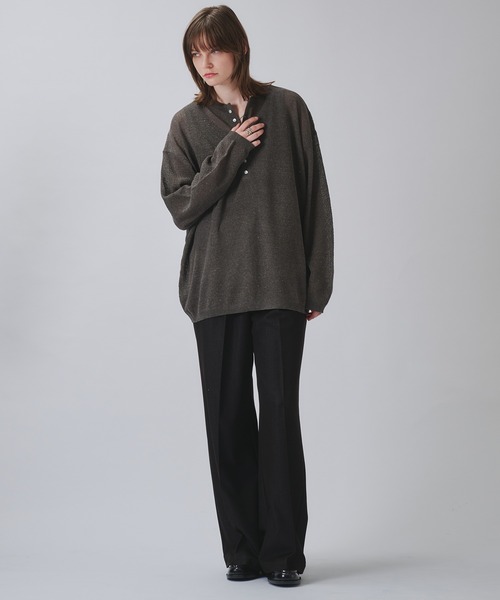 SELLE GLANT（セレグランテ）の「HENLEY NECK LINEN MIX MESH KNIT / ヘンリーネックリネンミックスメッシュニット（ニット/セーター・メンズ・ダークグレー/オフホワイト・SMALL/MEDIUM/LARGE）」の11枚目の写真