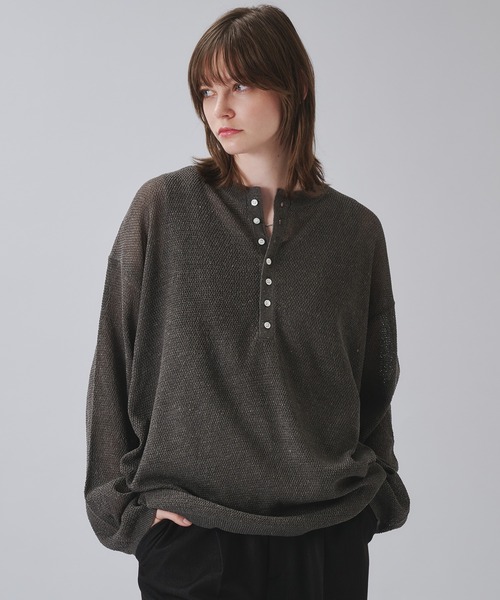 SELLE GLANT（セレグランテ）の「HENLEY NECK LINEN MIX MESH KNIT / ヘンリーネックリネンミックスメッシュニット（ニット/セーター・メンズ・ダークグレー/オフホワイト・SMALL/MEDIUM/LARGE）」の5枚目の写真