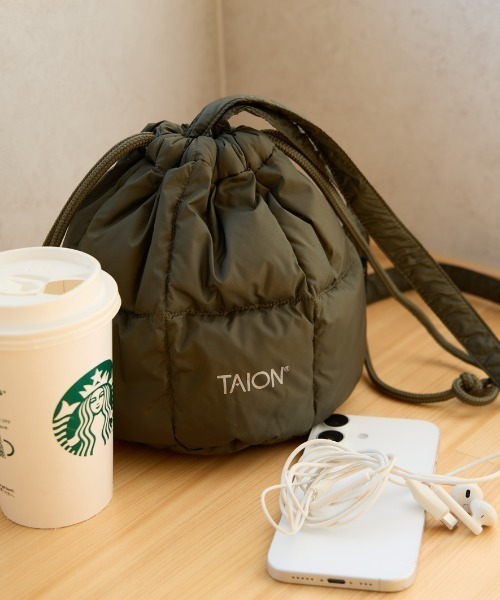 TAION（タイオン）の「【WEB先行予約】[TAION/タイオン] ドロストダウン巾着バッグ(WEB限定)（ショルダーバッグ・レディース・ライトグレー/オリーブ/レッド/ブラック/レオパード・ONE SIZE）」の19枚目の写真
