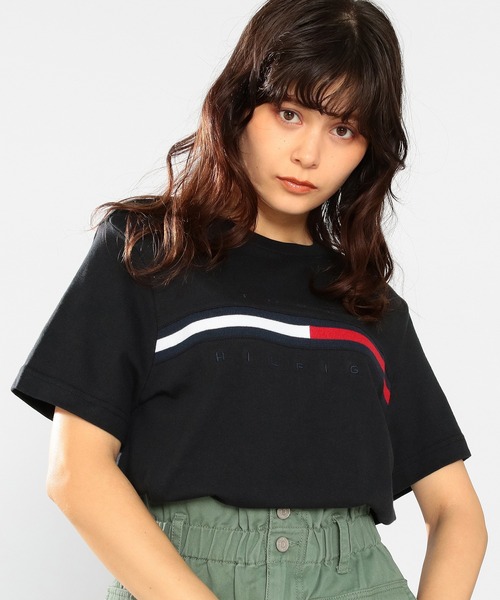 TOMMY HILFIGER（トミーヒルフィガー）の「【オンライン限定】【ユニセックス】トミーヒルフィガーロゴTシャツ / TINO TEE（Tシャツ/カットソー・レディース・ホワイト/ネイビー/グレー/レッド/ホワイト系その他/ネイビー系/ブラック/ブルー/ピンク/グレー系その他/レッド系その他/ブラック系その他/ホワイト系その他2/グレー系その他2・MEDIUM/SMALL/LARGE/X-LARGE/XX-LARGE）」の21枚目の写真