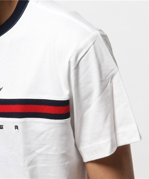 TOMMY HILFIGER（トミーヒルフィガー）の「【オンライン限定】【ユニセックス】トミーヒルフィガーロゴTシャツ / TINO TEE（Tシャツ/カットソー・レディース・ホワイト/ネイビー/グレー/レッド/ホワイト系その他/ネイビー系/ブラック/ブルー/ピンク/グレー系その他/レッド系その他/ブラック系その他/ホワイト系その他2/グレー系その他2・MEDIUM/SMALL/LARGE/X-LARGE/XX-LARGE）」の17枚目の写真