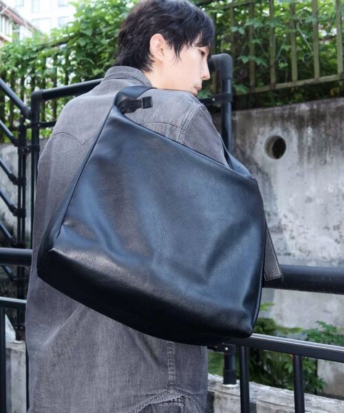 MUSINSA STANDARD（ムシンサスタンダード）の「シンセティックレザー スクエア ホーボーバッグ [ブラック]（トートバッグ・メンズ・その他・F）」の16枚目の写真