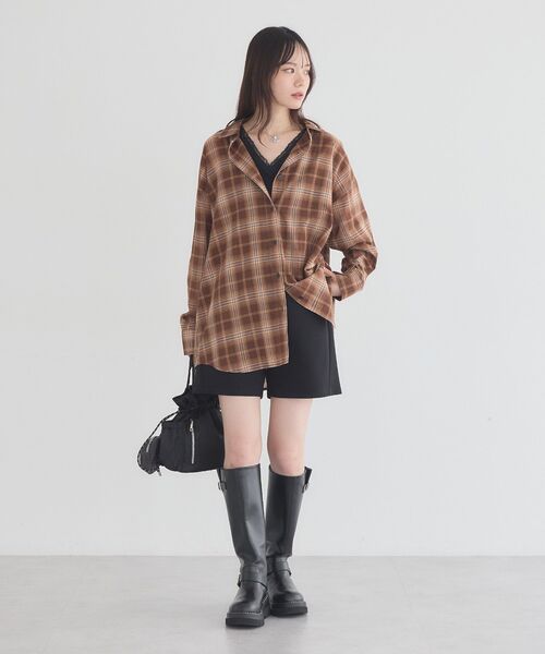 earth music&ecology(アースミュージックアンドエコロジー)の「チェックリラックスシャツ(シャツ/ブラウス・レディース・ブラウン/ブラック/ベージュ・FREE)」の9枚目の写真