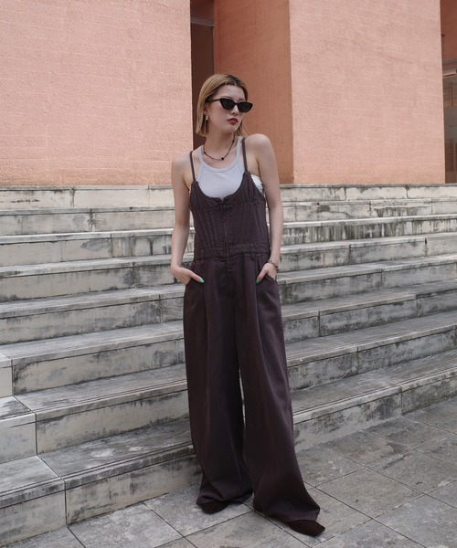 Ameri(アメリ)の「BACK CROSS DENIM ROMPERS(つなぎ/オールインワン・レディース・ブラウン/ブルー・SMALL/MEDIUM/X-SMALL)」の19枚目の写真