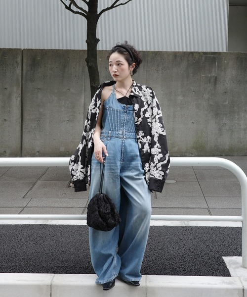 Ameri(アメリ)の「BACK CROSS DENIM ROMPERS(つなぎ/オールインワン・レディース・ブラウン/ブルー・SMALL/MEDIUM/X-SMALL)」の22枚目の写真
