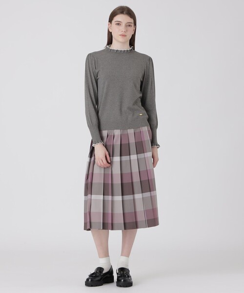 BLUE LABEL CRESTBRIDGE(ブルーレーベルクレストブリッジ)の「フリルディテールニットプルオーバー(ニット/セーター・レディース・ワイン/グレー系その他/オフホワイト/ブラック・38)」の20枚目の写真