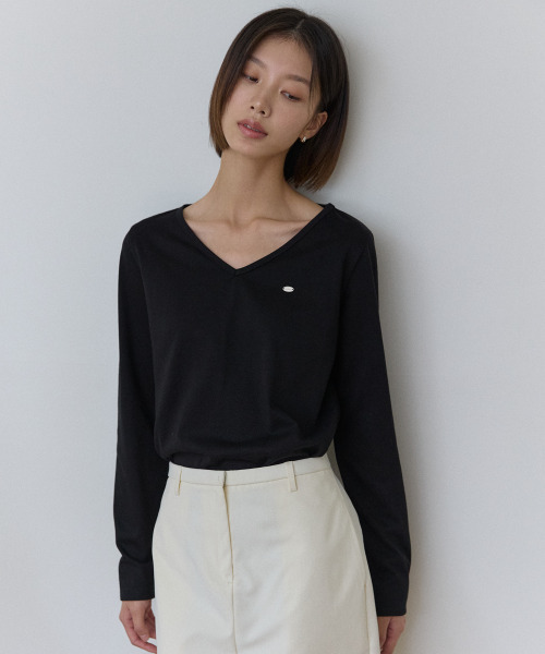 OURHOPE(アワーホープ)の「ロゴシルキーVネックスリーブTシャツ - ブラック(Tシャツ/カットソー・レディース・ブラック・ONE)」の1枚目の写真