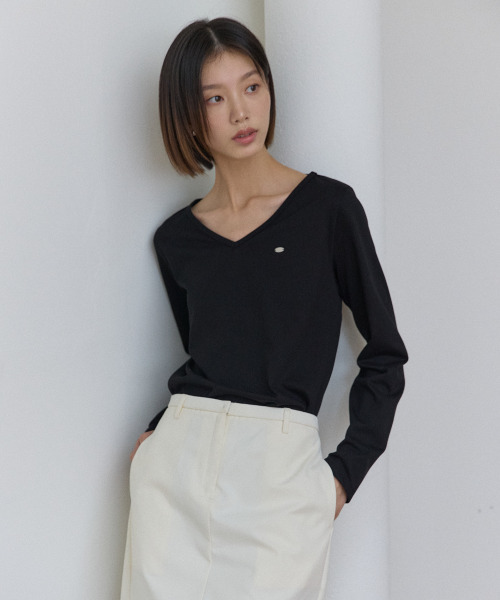 OURHOPE(アワーホープ)の「ロゴシルキーVネックスリーブTシャツ - ブラック(Tシャツ/カットソー・レディース・ブラック・ONE)」の2枚目の写真