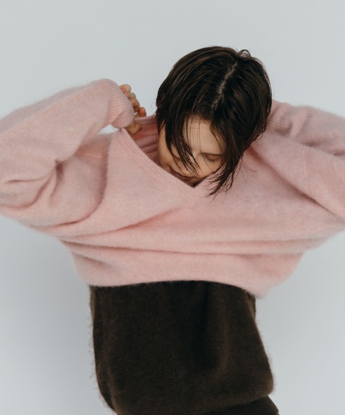 CREDONA(クレドナ)の「MINK FINISH CREW-NECK KNIT TOP/ミンクフィニッシュクルーネックニット(ニット/セーター・レディース・ブラウン/ピンク/グレー/イエロー・FREE)」の4枚目の写真