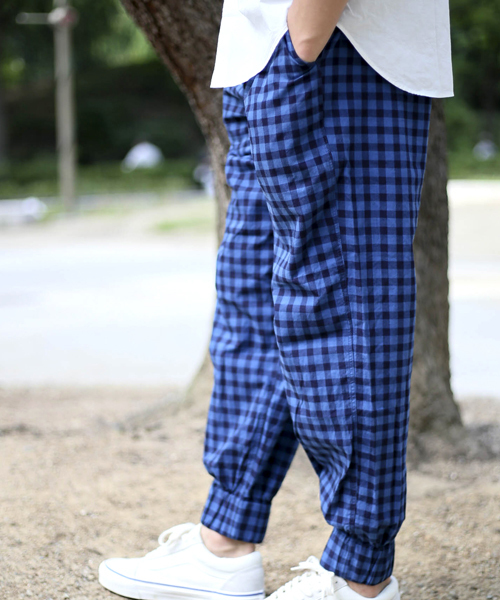 Denime（ドゥニーム）の「インディゴチェックジョガーパンツ（その他パンツ・メンズ・ライトインディゴブルー/インディゴブルー・MEDIUM/LARGE）」の11枚目の写真