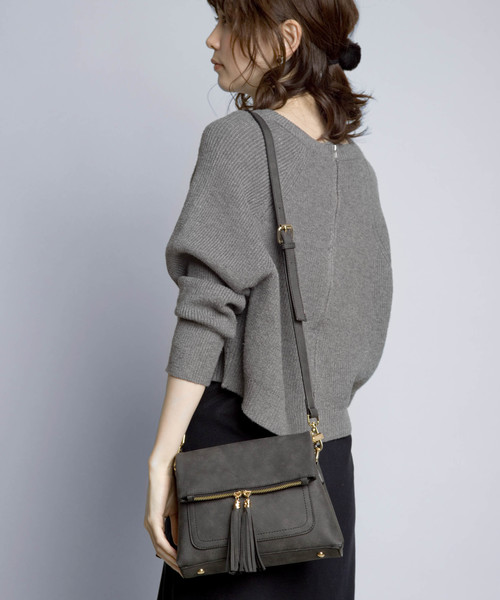 PLAIN CLOTHING(プレーンクロージング)の「タッセル付きフラップショルダーバッグ【PLAIN CLOTHING】(ショルダーバッグ・レディース・グリーン/ボルドー/キャメル/グレー/ブラック・FREE)」の21枚目の写真