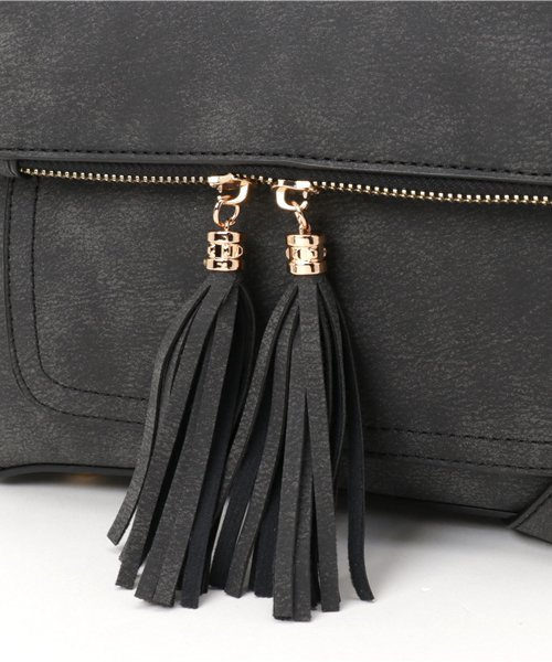 PLAIN CLOTHING(プレーンクロージング)の「タッセル付きフラップショルダーバッグ【PLAIN CLOTHING】(ショルダーバッグ・レディース・グリーン/ボルドー/キャメル/グレー/ブラック・FREE)」の7枚目の写真