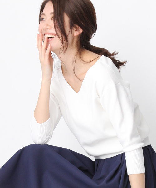 Andemiu（アンデミュウ）の「【取り外し可能なバックアクセ付き】アクセツキＶネックニット８分袖750669（ニット/セーター・レディース・イエロー/ライトブルー/ホワイト/ライトグレー・FREE）」の2枚目の写真