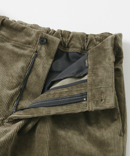 URBAN RESEARCH(アーバンリサーチ)の「ストレッチコーデュロイタックパンツ(その他パンツ・メンズ・ブラック/カーキ・MEDIUM/LARGE)」の13枚目の写真