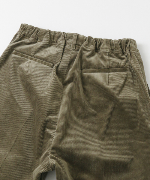 URBAN RESEARCH(アーバンリサーチ)の「ストレッチコーデュロイタックパンツ(その他パンツ・メンズ・ブラック/カーキ・MEDIUM/LARGE)」の16枚目の写真