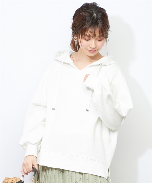 natural couture（ナチュラルクチュール）の「キーネック裏毛パーカー（Tシャツ/カットソー・レディース・ブラック/ベージュ/オフホワイト/ブルー・FREE）」の3枚目の写真