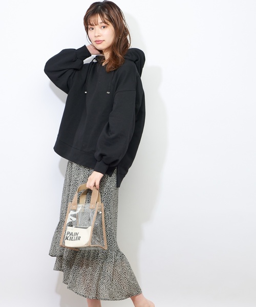 natural couture（ナチュラルクチュール）の「キーネック裏毛パーカー（Tシャツ/カットソー・レディース・ブラック/ベージュ/オフホワイト/ブルー・FREE）」の4枚目の写真