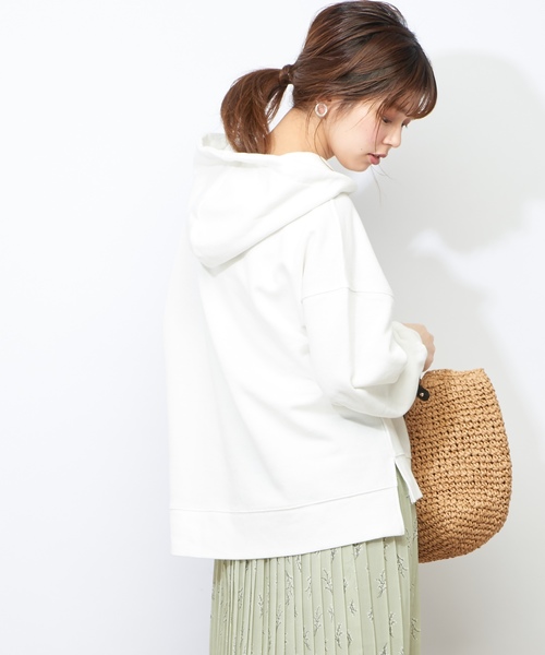 natural couture（ナチュラルクチュール）の「キーネック裏毛パーカー（Tシャツ/カットソー・レディース・ブラック/ベージュ/オフホワイト/ブルー・FREE）」の18枚目の写真