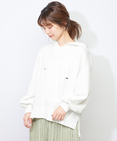 natural couture（ナチュラルクチュール）の「キーネック裏毛パーカー（Tシャツ/カットソー・レディース・ブラック/ベージュ/オフホワイト/ブルー・FREE）」の16枚目の写真