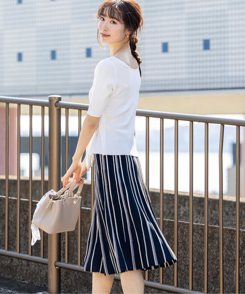 12Twelve Agenda（トゥエルブ　アジェンダ）の「SU前後2wayウエストマークニットプルオーバー（ニット/セーター・レディース・ネイビー/グレイッシュベージュ/オフホワイト・M）」の6枚目の写真
