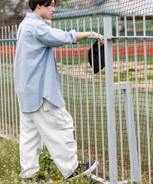 ADAM ET ROPE'（アダムエロペ）の「アンクルテーパード ワイドカーゴパンツ〈WEB・一部店舗限定〉（カーゴパンツ・メンズ・ブラック/ベージュ系その他2/オフホワイト/その他・L/M）」の2枚目の写真