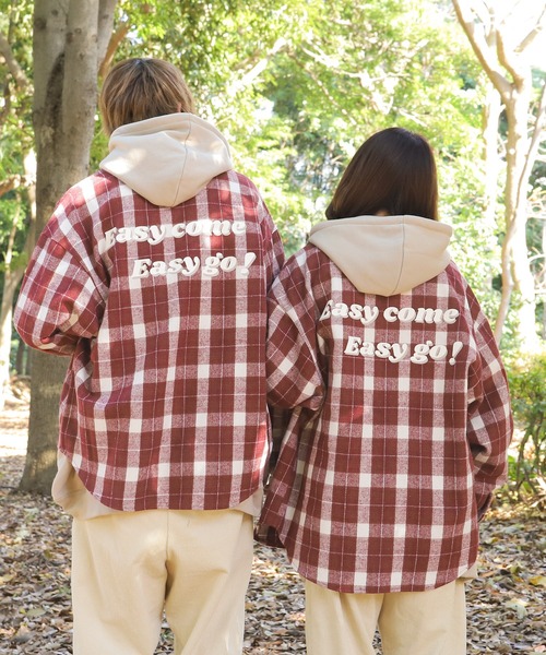 PairPair(ペアペア)の「バックロゴオーバーチェックシャツ(ユニセックス)(シャツ/ブラウス・レディース・ブラウン/レッド/ブラック/ベージュ・FREE)」の1枚目の写真