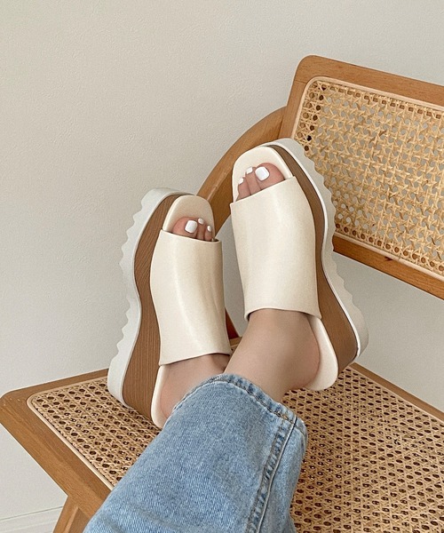 etade(エタード)の「【etade】shark sole sandal etds2(サンダル・レディース・ブラック/アイボリー・38/39/35/36/37)」の2枚目の写真