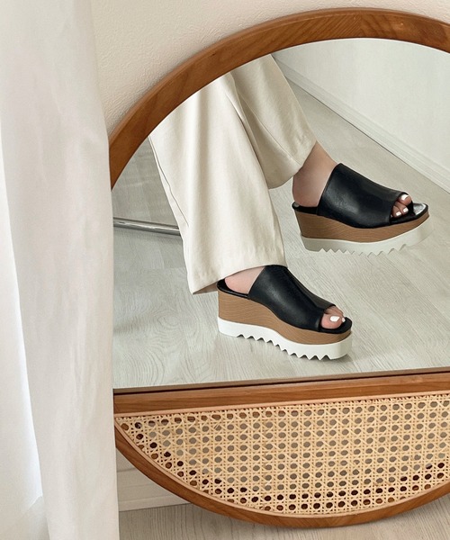 etade(エタード)の「【etade】shark sole sandal etds2(サンダル・レディース・ブラック/アイボリー・38/39/35/36/37)」の1枚目の写真