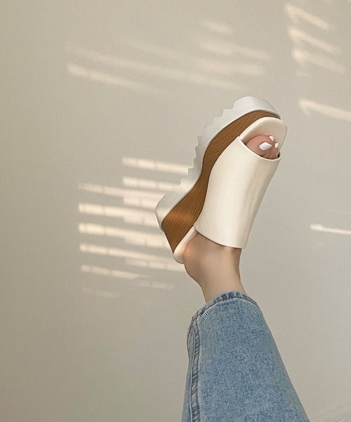etade(エタード)の「【etade】shark sole sandal etds2(サンダル・レディース・ブラック/アイボリー・38/39/35/36/37)」の20枚目の写真