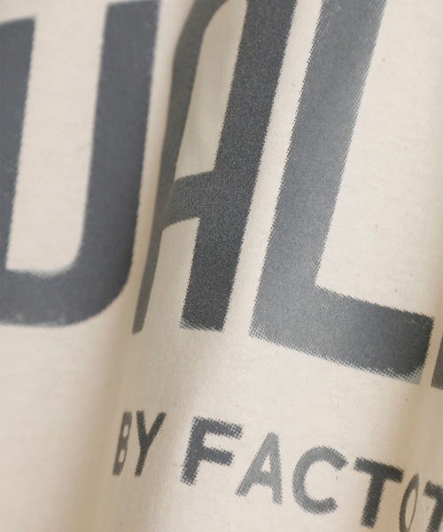 VALLIS by FACTOTUM（ヴァリスバイファクトタム）の「【VALLIS by FACTOTUM】《別注》カレッジロゴ ヘイズプリント クルーネックロンT（Tシャツ/カットソー・メンズ・アイボリー/ブラック/アッシュグレー/グレイッシュブルー・M/L）」の18枚目の写真