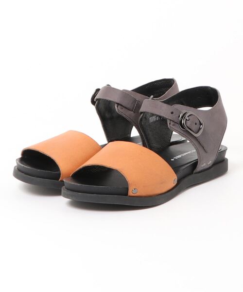 yuko imanishi +(ユウコイマニシプラス)の「yuko imanishi+ ユウコ イマニシ カラーコンビフッドベッドフラットサンダル(サンダル・メンズ・マスタード/ライトグレー/ゴールド・35/36/38/39/37)」の1枚目の写真