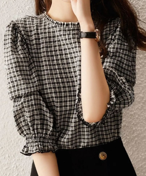 emi+（エミプラス）の「プチハイネックギンガムチェックブラウス（シャツ/ブラウス・レディース・ブラック・L/M/S）」の8枚目の写真