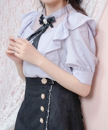 デコルテ開きラッフルブラウス