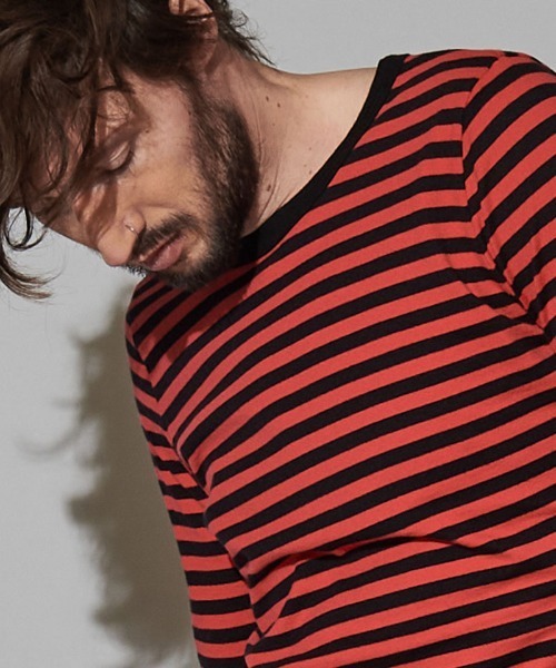 NO ID.（ノーアイディ）の「mlt3456-ボーダーロンＴ（Tシャツ/カットソー・メンズ・ブラック×グレー/ブラック×レッド/ホワイト×ブラック/ブラック×パープル・1/2）」の10枚目の写真