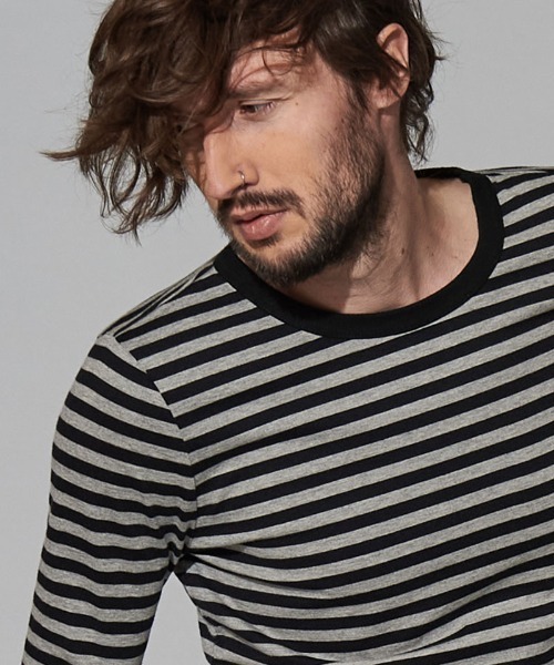 NO ID.（ノーアイディ）の「mlt3456-ボーダーロンＴ（Tシャツ/カットソー・メンズ・ブラック×グレー/ブラック×レッド/ホワイト×ブラック/ブラック×パープル・1/2）」の12枚目の写真