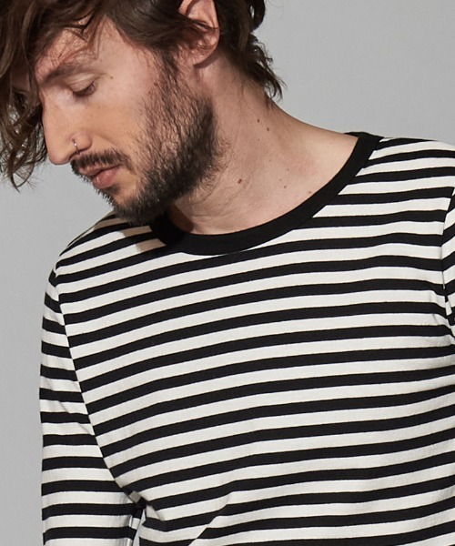 NO ID.（ノーアイディ）の「mlt3456-ボーダーロンＴ（Tシャツ/カットソー・メンズ・ブラック×グレー/ブラック×レッド/ホワイト×ブラック/ブラック×パープル・1/2）」の17枚目の写真
