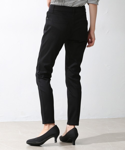 Honeys（ハニーズ）の「スリムカラースキニー（股下６７ｃｍ）（その他パンツ・レディース・カーキ/ブラウン/ネイビー/ライトベージュ/ブラック/ピンク系その他/アイボリー/ライトカーキ/スミクロ・SS/S/M/LL/L）」の17枚目の写真