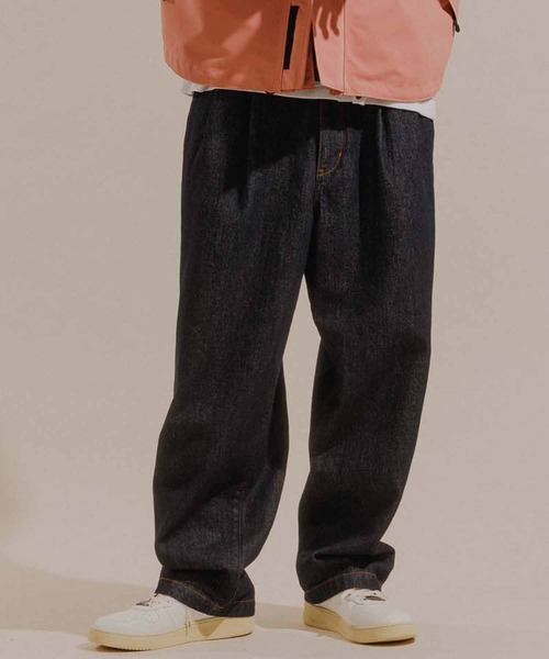 ADAM ET ROPE'（アダムエロペ）の「ドライタッチ デニムワイドバギーパンツ/UNISEX（デニムパンツ・メンズ・ブルー系その他3/ネイビー/ホワイト・L/XL/M）」の2枚目の写真