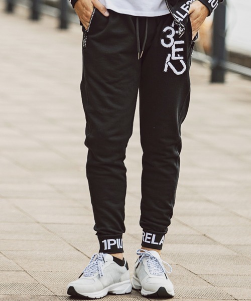 1piu1uguale3 RELAX(ウノピュウノウグァーレトレリラックス)の「【別注】1PIU1UGUALE3 RELAX/ウノピゥ ウノ ウグァーレ トレ リラックス/RIB LOGO JOGGER(スウェットパンツ・メンズ・ブラック/グレー・SMALL/MEDIUM/LARGE/X-LARGE/XX-LARGE)」の2枚目の写真