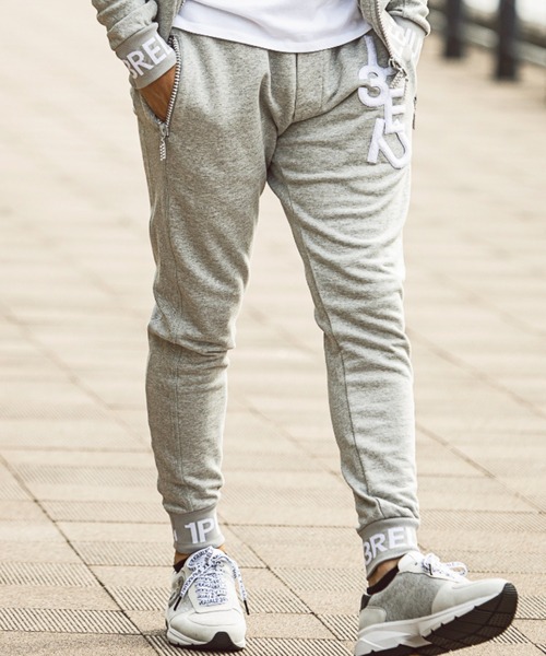 1piu1uguale3 RELAX(ウノピュウノウグァーレトレリラックス)の「【別注】1PIU1UGUALE3 RELAX/ウノピゥ ウノ ウグァーレ トレ リラックス/RIB LOGO JOGGER(スウェットパンツ・メンズ・ブラック/グレー・SMALL/MEDIUM/LARGE/X-LARGE/XX-LARGE)」の13枚目の写真