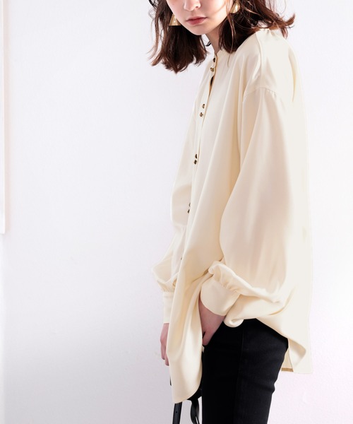 classicalelf（クラシカルエルフ）の「際立つ光沢感。2wayダブルボタンシャツ（シャツ/ブラウス・レディース・ホワイト/ライトグレー/ブラック/ベージュ/グレイッシュベージュ・MEDIUM/LARGE/X-LARGE/SMALL）」の13枚目の写真