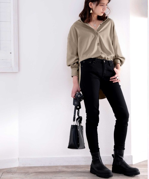 classicalelf（クラシカルエルフ）の「際立つ光沢感。2wayダブルボタンシャツ（シャツ/ブラウス・レディース・ホワイト/ライトグレー/ブラック/ベージュ/グレイッシュベージュ・MEDIUM/LARGE/X-LARGE/SMALL）」の15枚目の写真