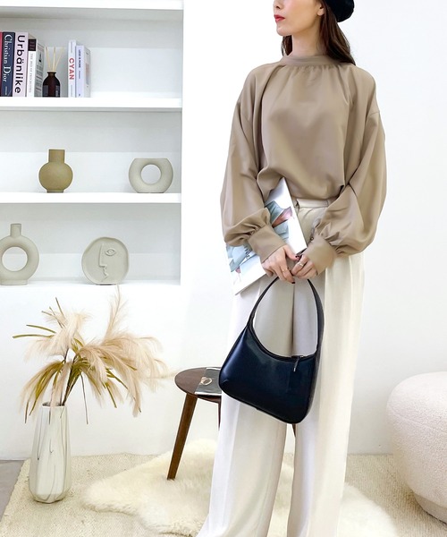 classicalelf（クラシカルエルフ）の「際立つ光沢感。2wayダブルボタンシャツ（シャツ/ブラウス・レディース・ホワイト/ライトグレー/ブラック/ベージュ/グレイッシュベージュ・MEDIUM/LARGE/X-LARGE/SMALL）」の21枚目の写真