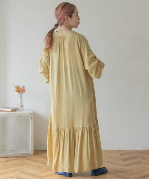 ITEMS URBANRESEARCH(アイテムズ アーバンリサーチ)の「ヨウリュウティアードワンピース(ワンピース・レディース・オフホワイト/イエロー/ブラック・FREE)」の22枚目の写真