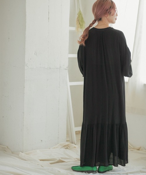 ITEMS URBANRESEARCH(アイテムズ アーバンリサーチ)の「ヨウリュウティアードワンピース(ワンピース・レディース・オフホワイト/イエロー/ブラック・FREE)」の8枚目の写真