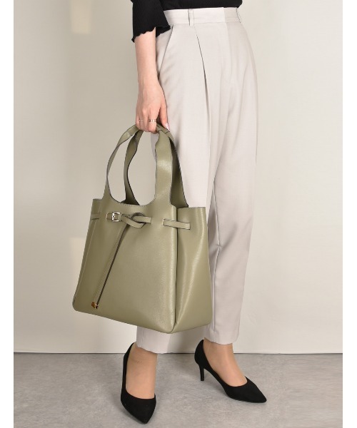 MONICA（モニカ）の「ベルトモチーフA4トートバッグ（トートバッグ・レディース・アイボリー/グレイッシュベージュ/ブラック/ピンクベージュ/オリーブ・FREE）」の4枚目の写真