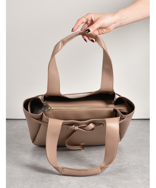 MONICA（モニカ）の「ベルトモチーフA4トートバッグ（トートバッグ・レディース・アイボリー/グレイッシュベージュ/ブラック/ピンクベージュ/オリーブ・FREE）」の17枚目の写真